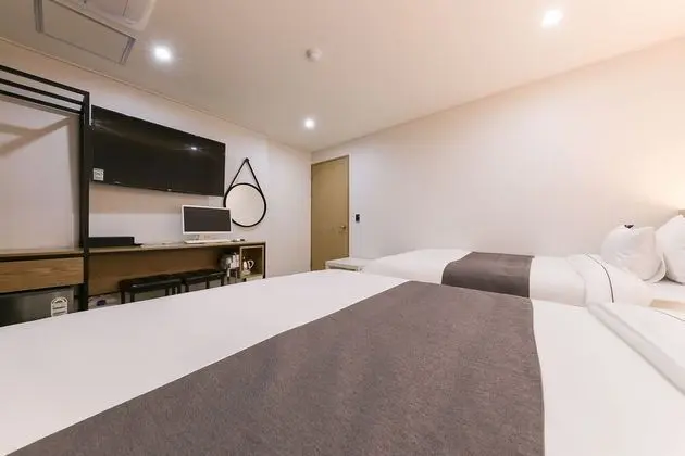 Twin Room (Free Breakfast for 2 on Tue-Fri)