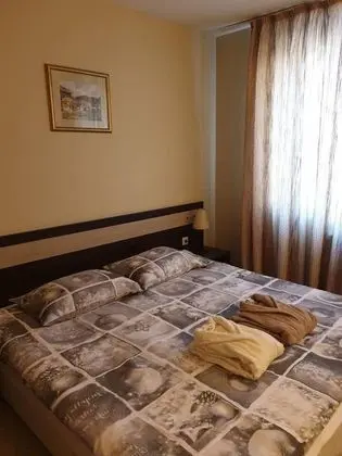 Apart Daire, 1 Büyük (Queen) Boy Yatak ve Çekyat