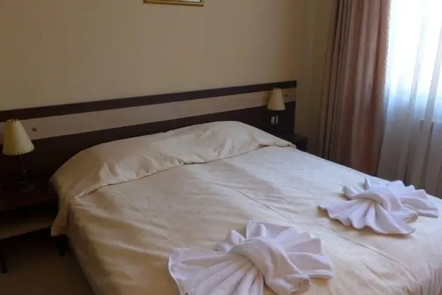 Apart Daire, 1 Büyük (Queen) Boy Yatak ve Çekyat