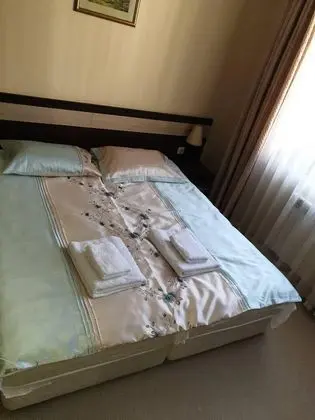 Apart Daire, 1 Büyük (Queen) Boy Yatak ve Çekyat