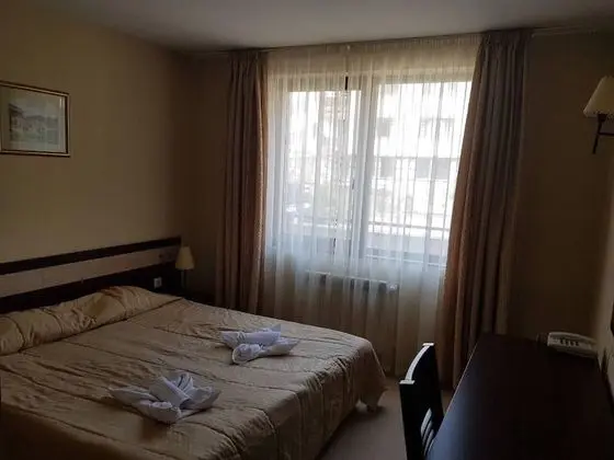 Apart Daire, 1 Büyük (Queen) Boy Yatak ve Çekyat