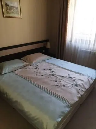 Apart Daire, 1 Büyük (Queen) Boy Yatak ve Çekyat