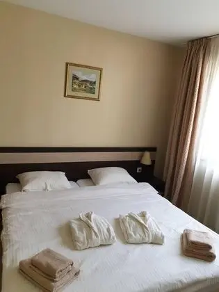 Apart Daire, 1 Büyük (Queen) Boy Yatak ve Çekyat