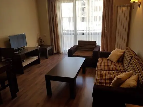 Apart Daire, 1 Büyük (Queen) Boy Yatak ve Çekyat