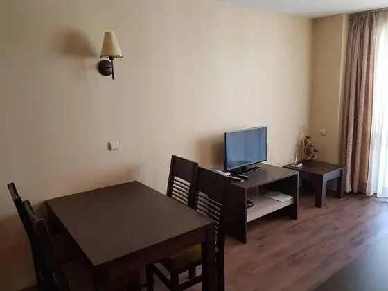 Apart Daire, 1 Büyük (Queen) Boy Yatak ve Çekyat