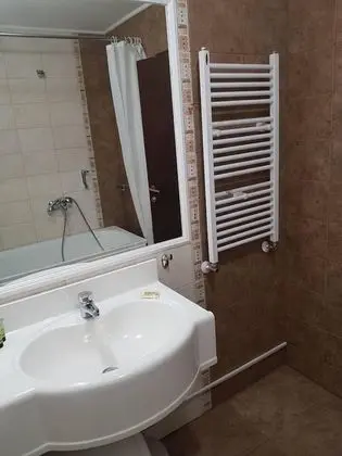 Apart Daire, 1 Büyük (Queen) Boy Yatak ve Çekyat