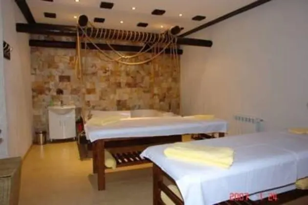 Apart Daire, 1 Büyük (Queen) Boy Yatak ve Çekyat