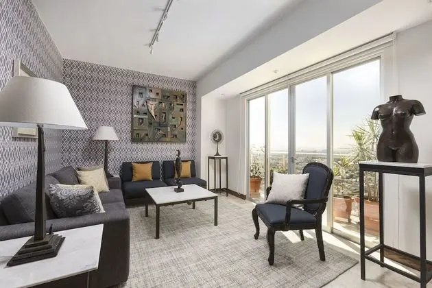Gallery Apartment 16th Floor