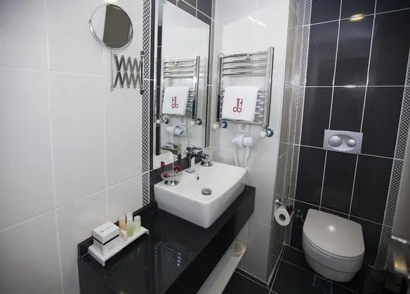 Triple, Şehir Manzaralı