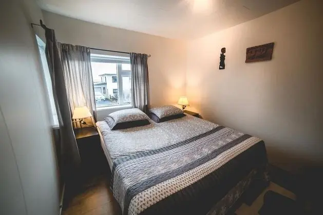 Tek Büyük veya İki Ayrı Yataklı Oda, Ortak Banyo