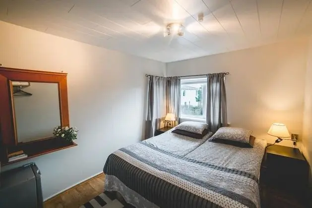 Tek Büyük veya İki Ayrı Yataklı Oda, Ortak Banyo