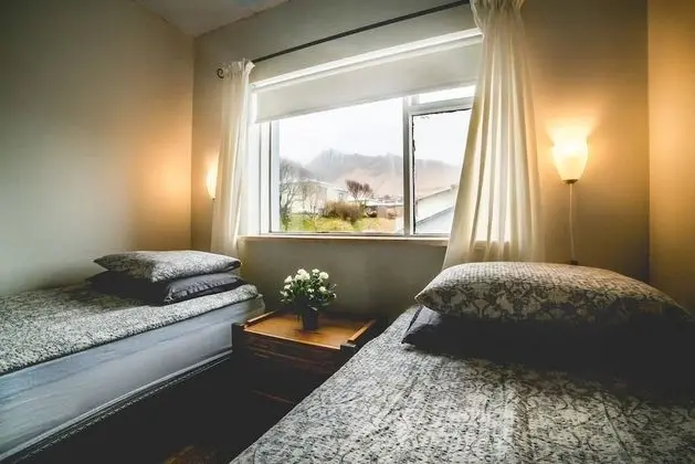 Tek Büyük veya İki Ayrı Yataklı Oda, Ortak Banyo