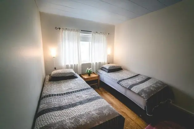 Tek Büyük veya İki Ayrı Yataklı Oda, Ortak Banyo