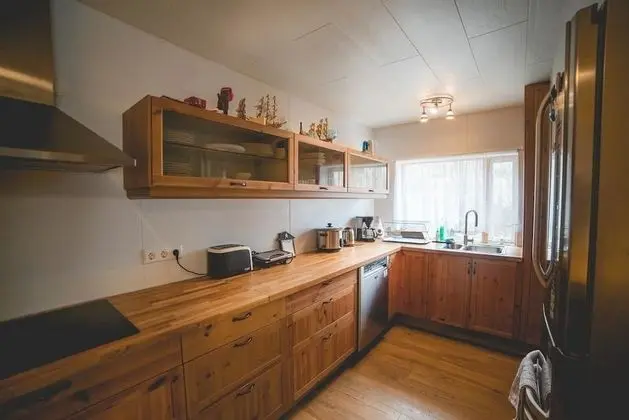 Tek Büyük veya İki Ayrı Yataklı Oda, Ortak Banyo