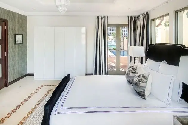 Deluxe Villa, Denize Sıfır