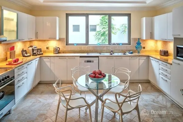 Villa, 6 Yatak Odası, Kişiye Özel Havuzlu, Denize Sıfır
