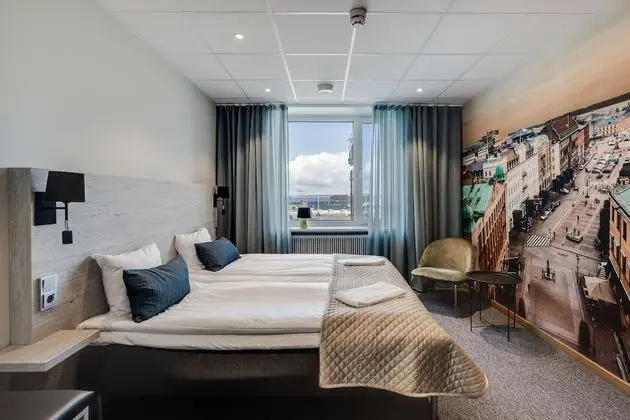 Standard Tek Büyük veya İki Ayrı Yataklı Oda, Ortak Banyo