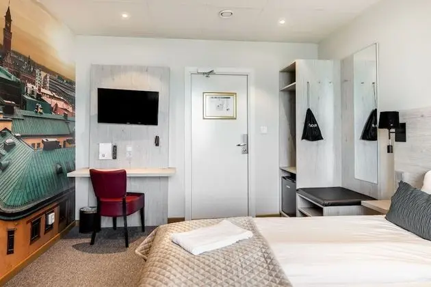 Standard Tek Büyük veya İki Ayrı Yataklı Oda, Ortak Banyo