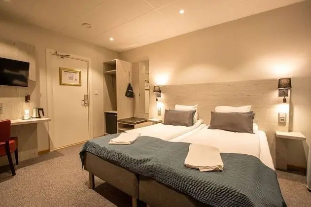 Standard Tek Büyük veya İki Ayrı Yataklı Oda, Ortak Banyo