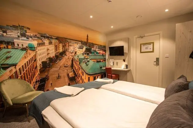 Standard Tek Büyük veya İki Ayrı Yataklı Oda, Ortak Banyo