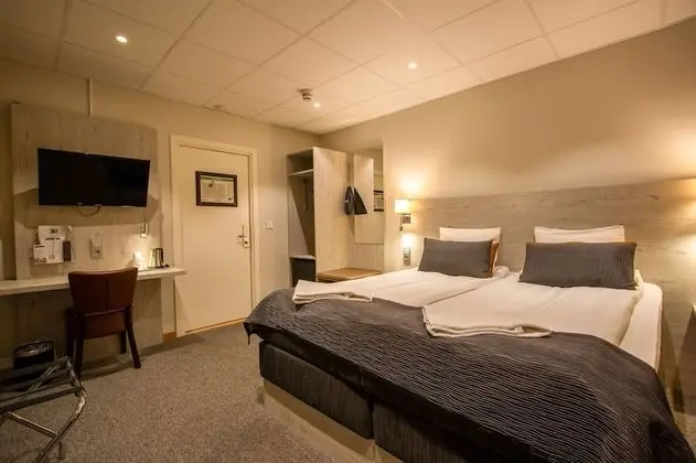 Standard Tek Büyük veya İki Ayrı Yataklı Oda, Ortak Banyo