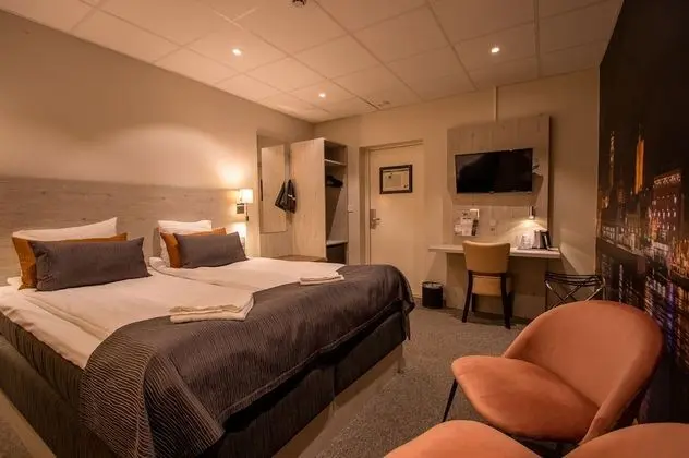 Standard Tek Büyük veya İki Ayrı Yataklı Oda, Ortak Banyo