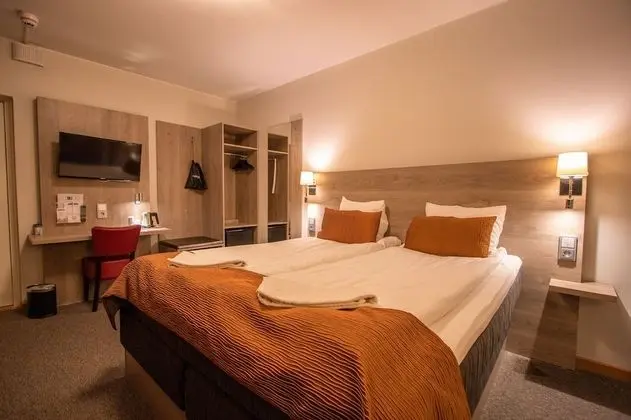 Standard Tek Büyük veya İki Ayrı Yataklı Oda, Ortak Banyo