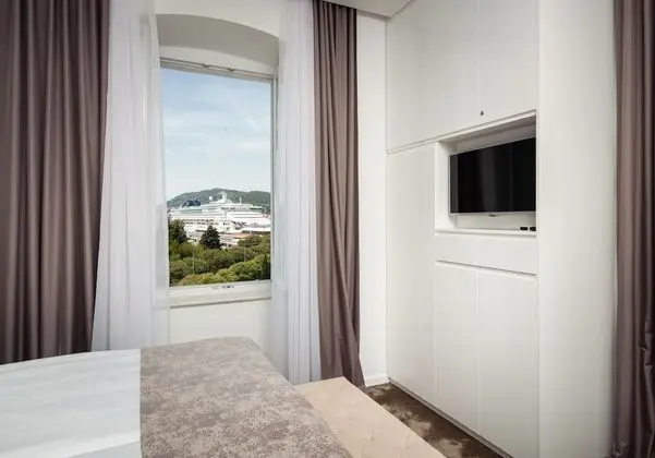 Luxury Tek Büyük veya İki Ayrı Yataklı Oda, Özel Banyo, Şehir Manzaralı