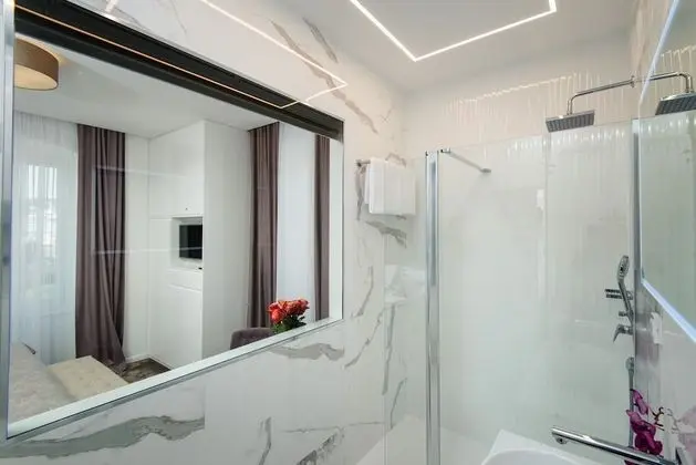 Luxury Tek Büyük veya İki Ayrı Yataklı Oda, Özel Banyo, Şehir Manzaralı