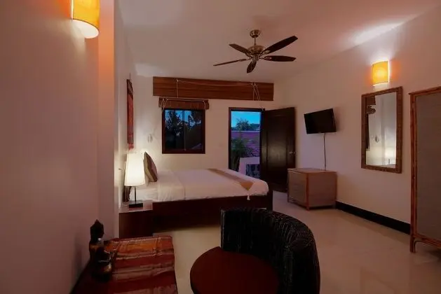 Deluxe Tek Büyük Yataklı Oda, Havuz Manzaralı