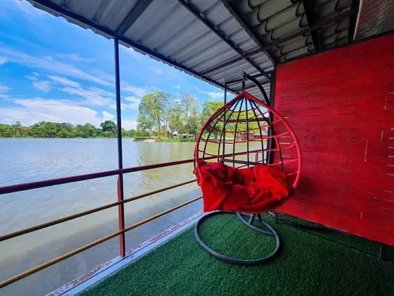 Deluxe River View Raft
