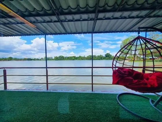 Deluxe River View Raft