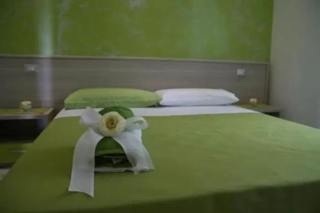 Tek Büyük Yataklı Oda, 1 Büyük (Queen) Boy Yatak (Rosa Bianca)