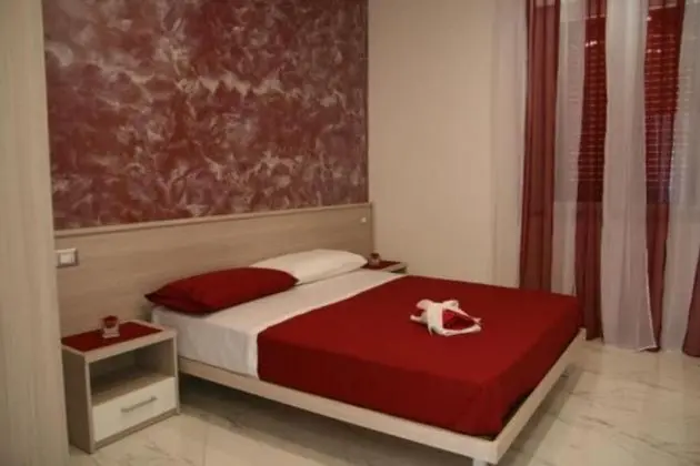 Tek Büyük Yataklı Oda, 1 Büyük (Queen) Boy Yatak (Rosa Rossa)