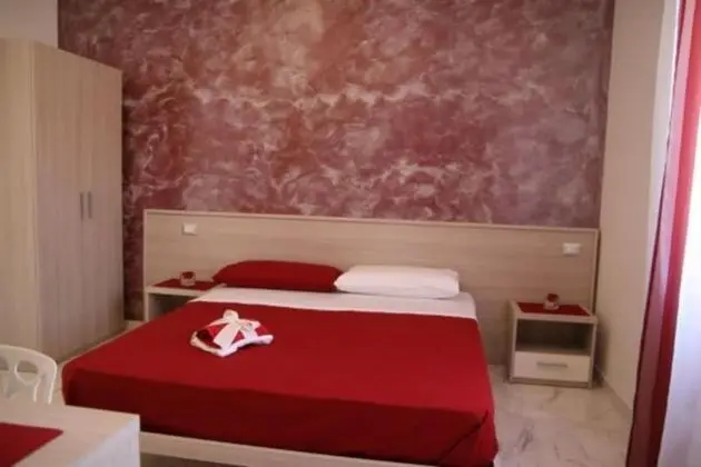Tek Büyük Yataklı Oda, 1 Büyük (Queen) Boy Yatak (Rosa Rossa)