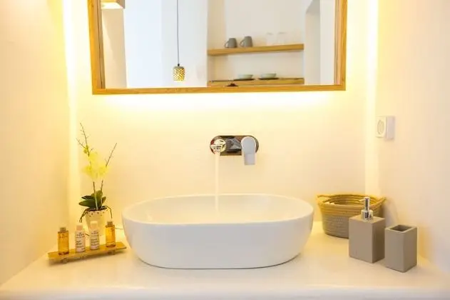 Süit (Petit, Outdoor heated Jetted Tub)