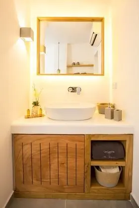 Süit (Petit, Outdoor heated Jetted Tub)