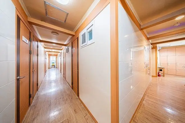 Economy Tek Kişilik Oda, Sadece erkekler için, Sigara İçilmez, Ortak Banyo