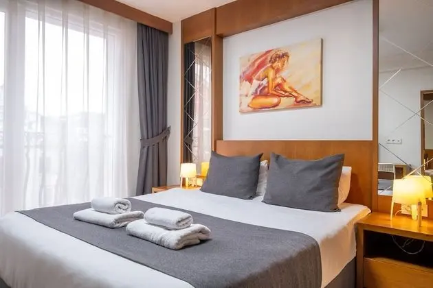 Deluxe Tek Büyük Yataklı Oda
