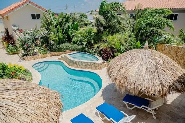 Apart Daire, 4 Yatak Odası, Balkon, Havuz Manzaralı