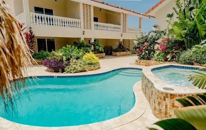 Apart Daire, 4 Yatak Odası, Balkon, Havuz Manzaralı