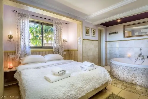 Romantic Tek Büyük Yataklı Oda, 1 Büyük (Queen) Boy Yatak, Sıcak Su Havuzu, Dağ Manzaralı