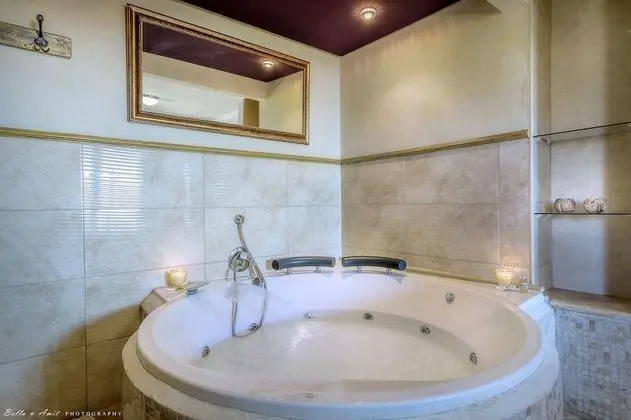 Romantic Tek Büyük Yataklı Oda, 1 Büyük (Queen) Boy Yatak, Sıcak Su Havuzu, Dağ Manzaralı