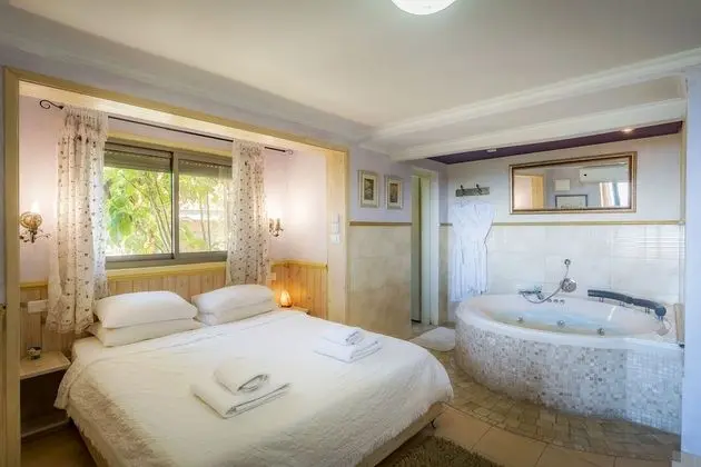 Romantic Tek Büyük Yataklı Oda, 1 Büyük (Queen) Boy Yatak, Sıcak Su Havuzu, Dağ Manzaralı