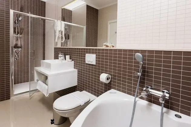 Executive Apart Daire, Sıcak Su Küveti