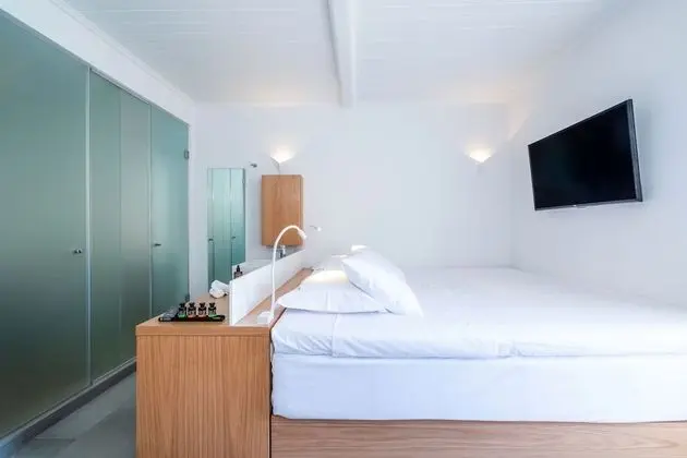 2 bedroom Maisonette with private sharing pool