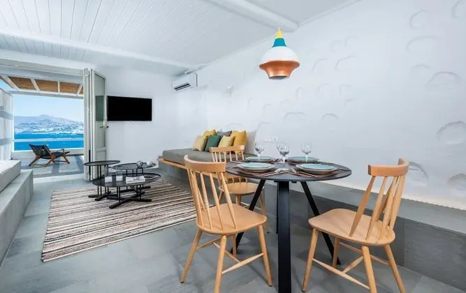2 bedroom Maisonette with private sharing pool