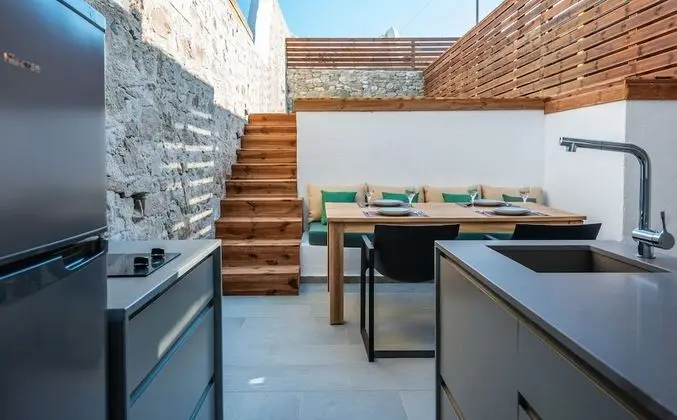 2 bedroom Maisonette with private sharing pool