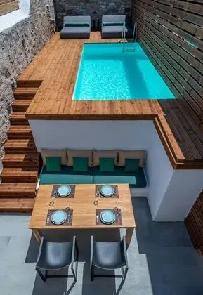 2 bedroom Maisonette with private sharing pool