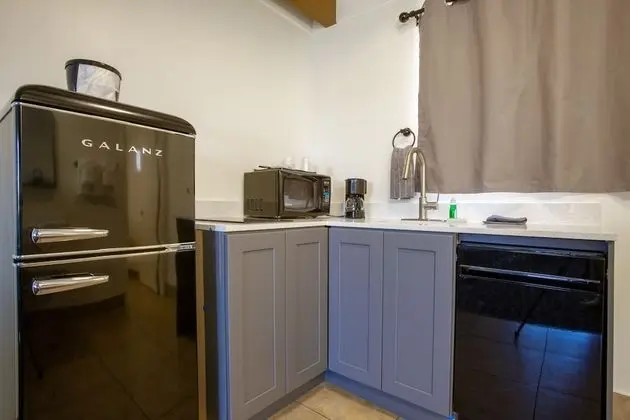 Premium Double Queen Kitchenette